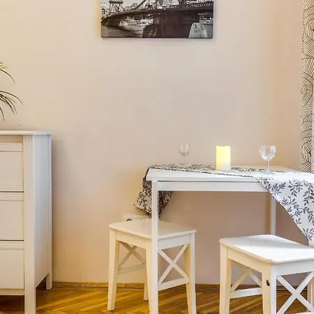 Vintage In The Jewish Quarter *